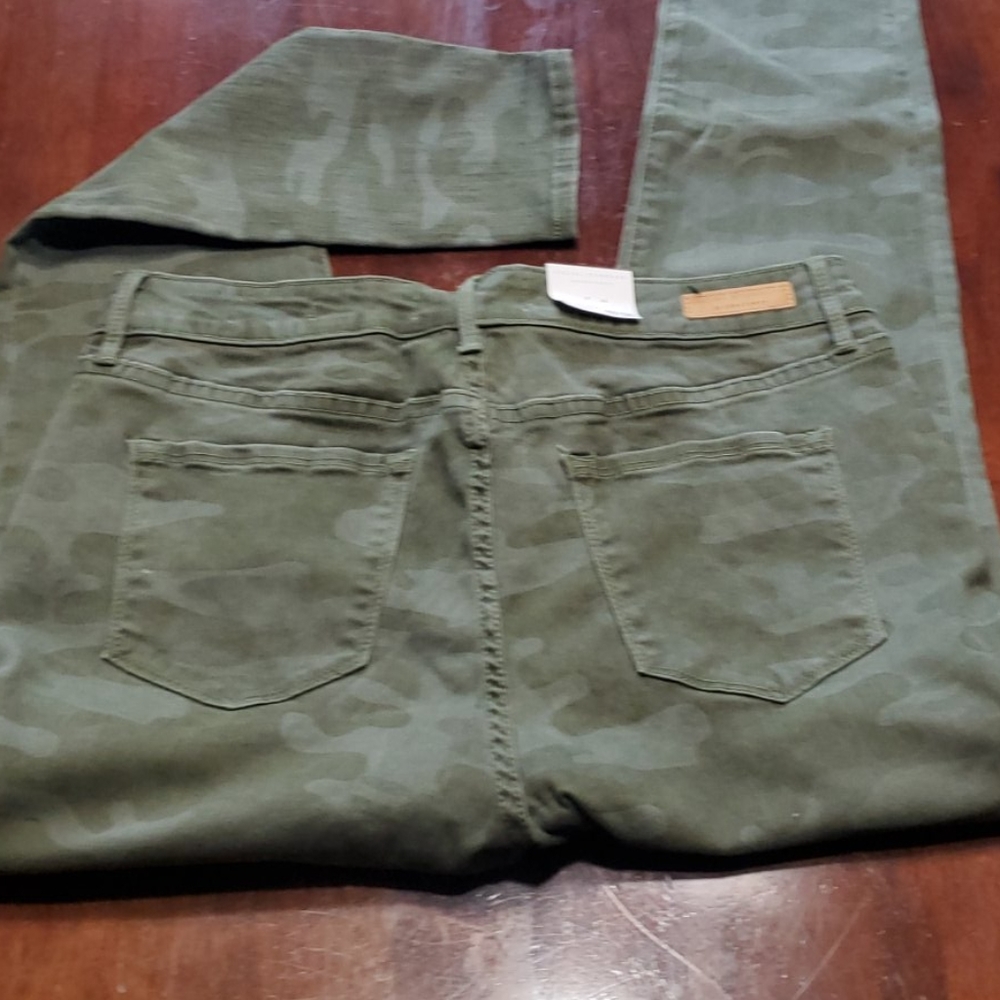 SANCTUARY  High rise skinny camouflage jeans.